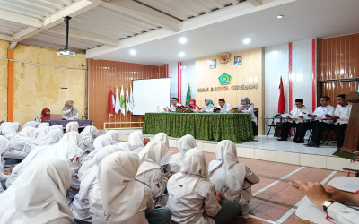Jelang PKL, MAN 2 Kota Cirebon Bekali Siswa dengan Etika dan Budaya Kerja Profesional